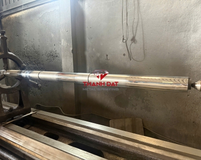 Phun phủ phục hồi trục bơm dài 3m