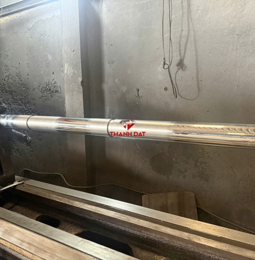 Phun phủ phục hồi trục bơm dài 3m